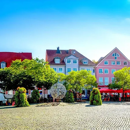 An Der Georgenkirche * Waren (Mueritz)